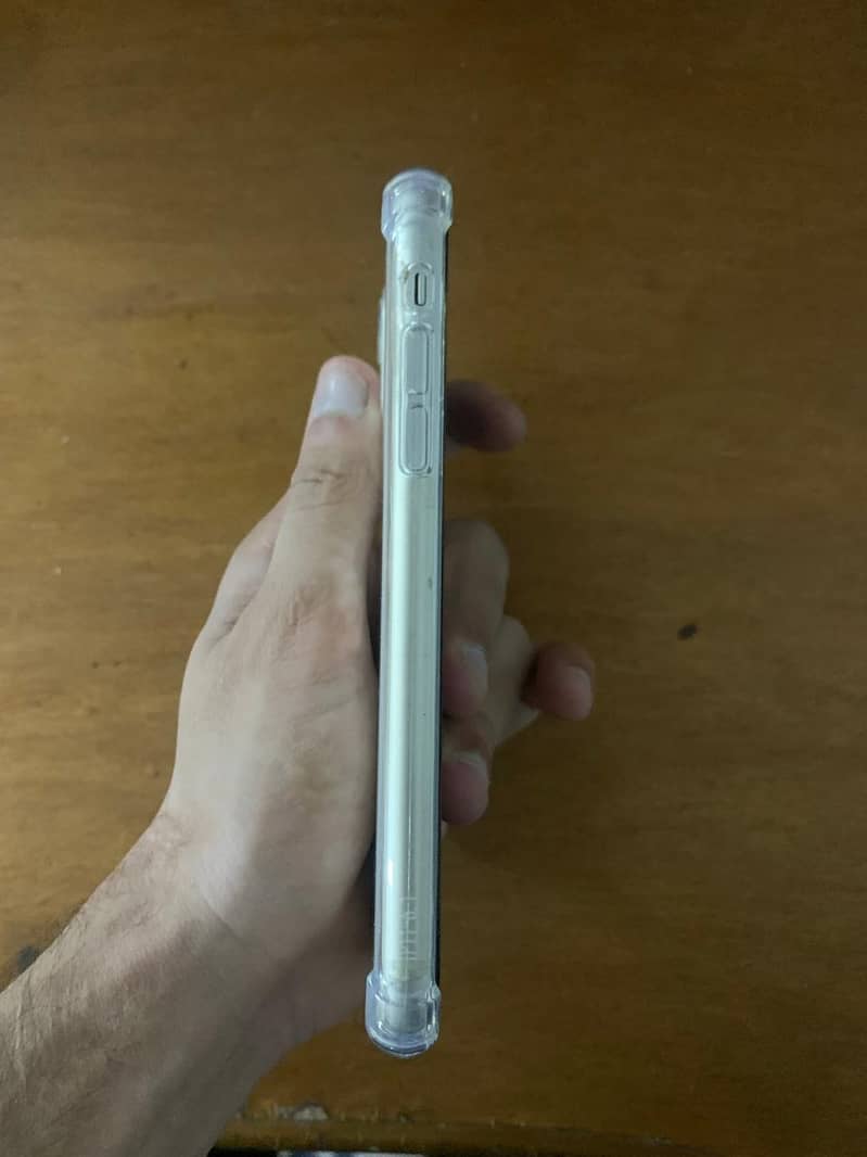 Apple iPhone 11 3