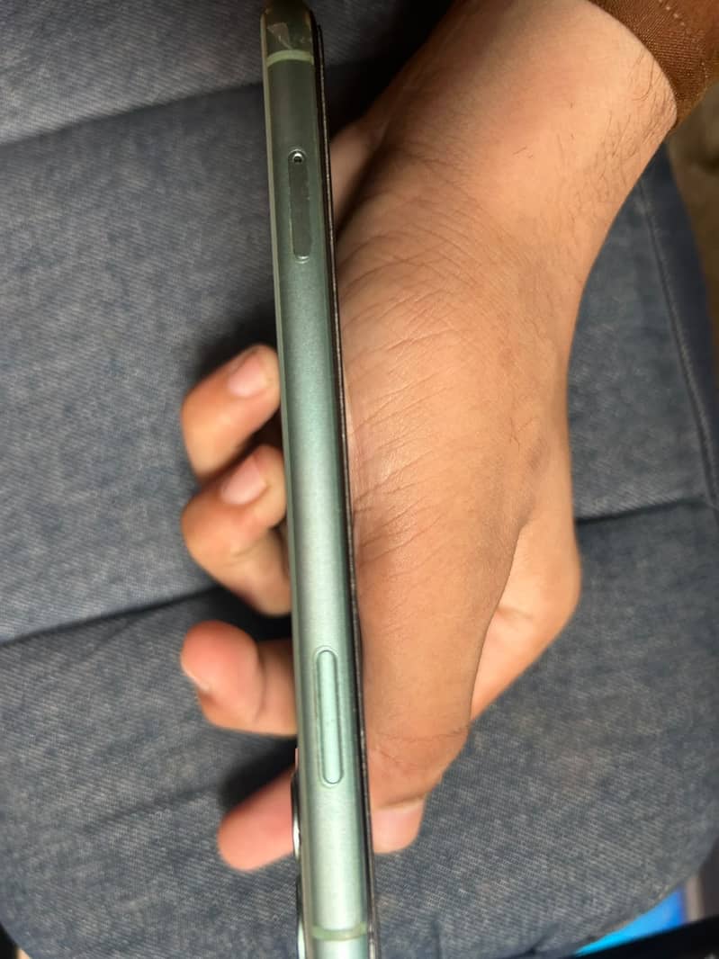 Apple iPhone 11 3