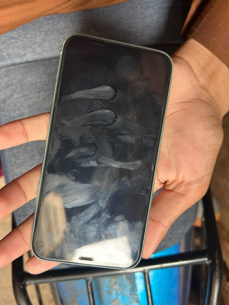 Apple iPhone 11 4