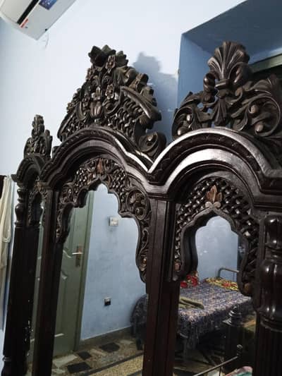 chinoti dressing table