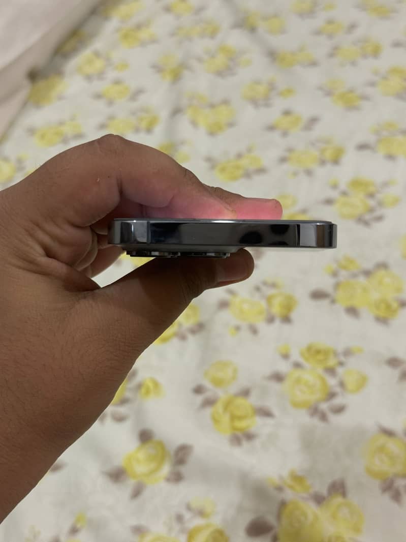 Apple iPhone 13 Pro 4