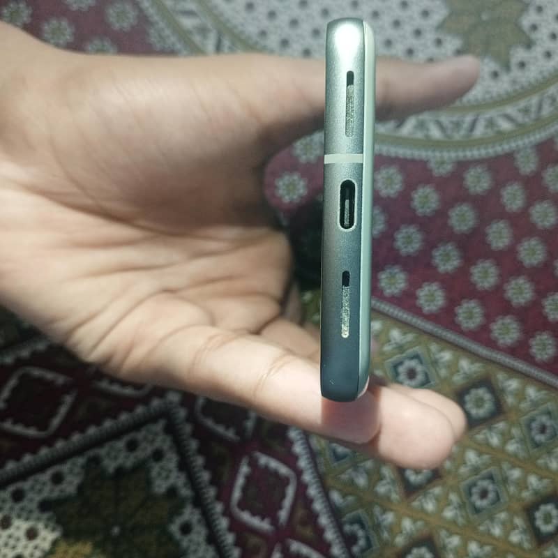 Google Pixel 8 4