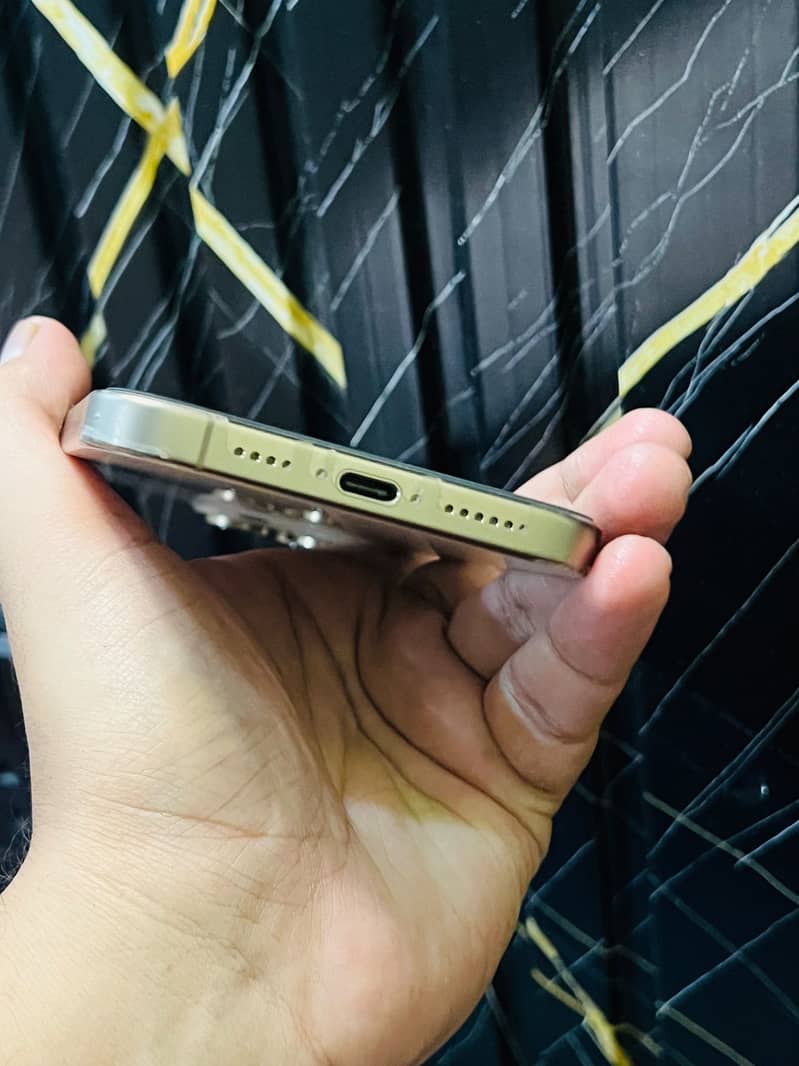 Iphone 16 Pro Max 4