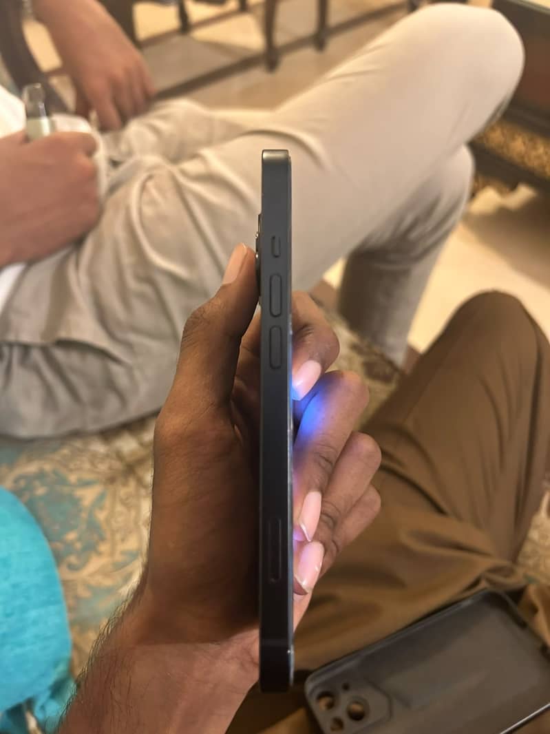 Apple iPhone 13 2