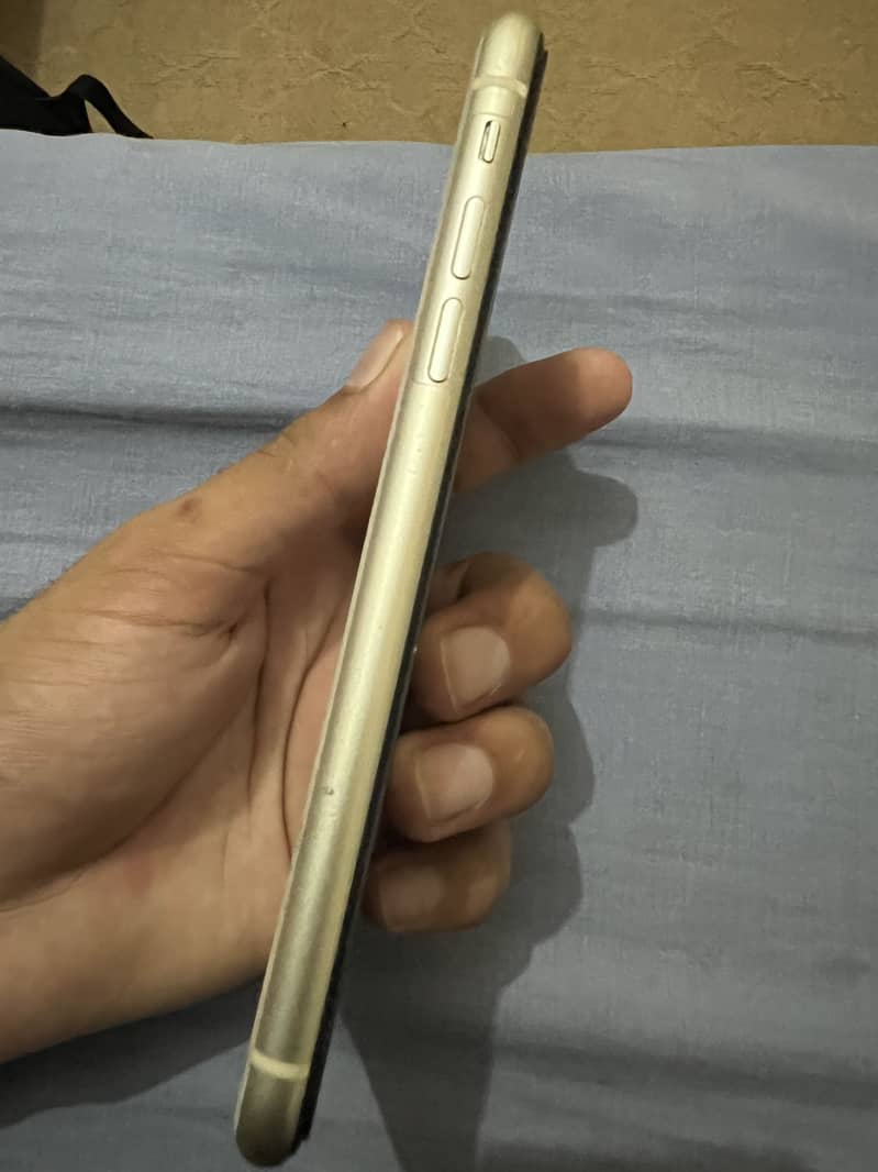 Apple iPhone 11 3
