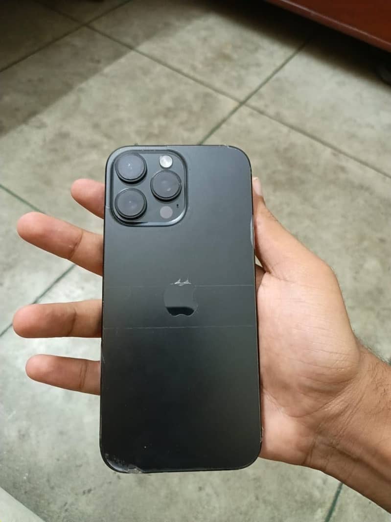 Apple iPhone 16 Pro Max 1