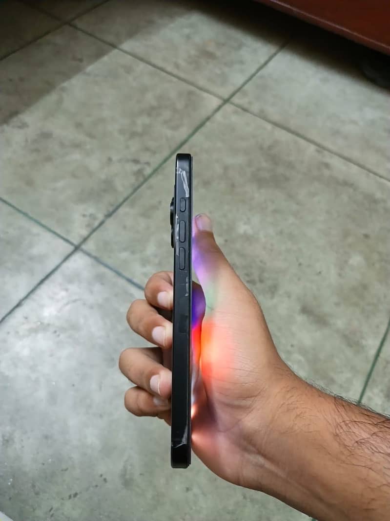 Apple iPhone 16 Pro Max 2