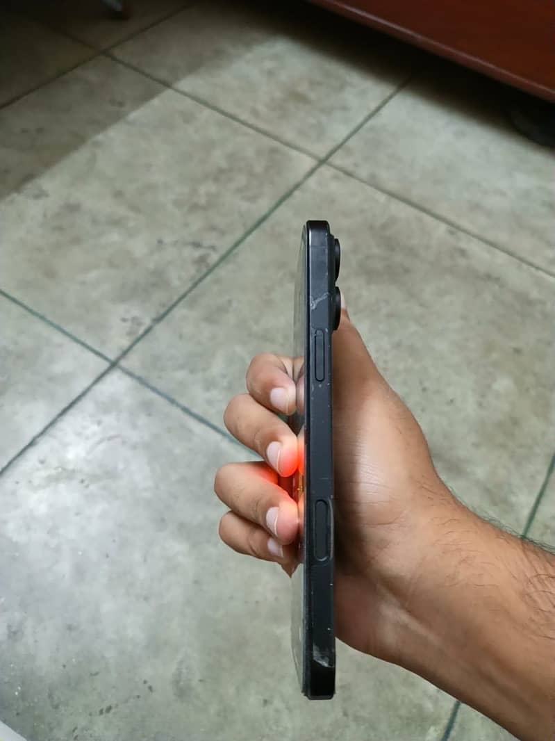 Apple iPhone 16 Pro Max 4