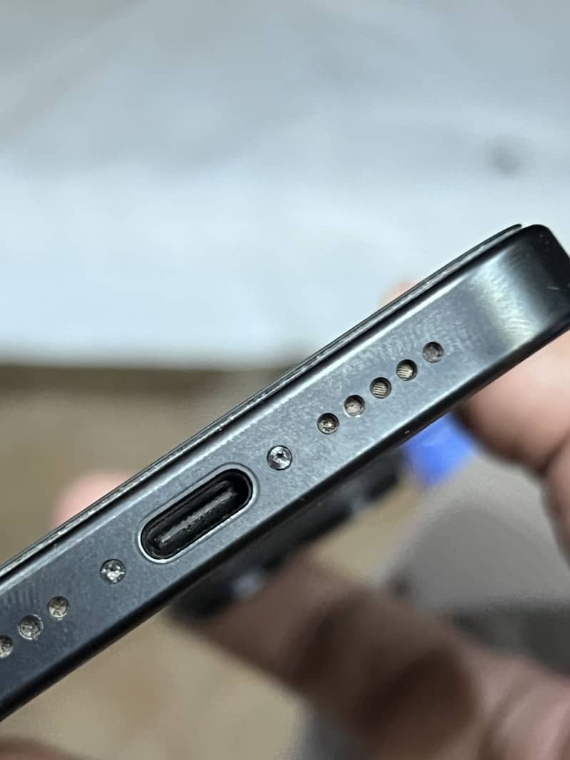 Apple iPhone 15 Pro 2