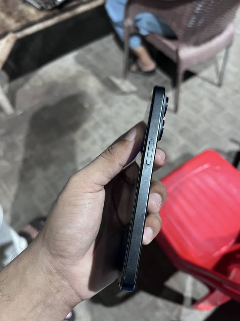 Apple iPhone 15 Pro 3