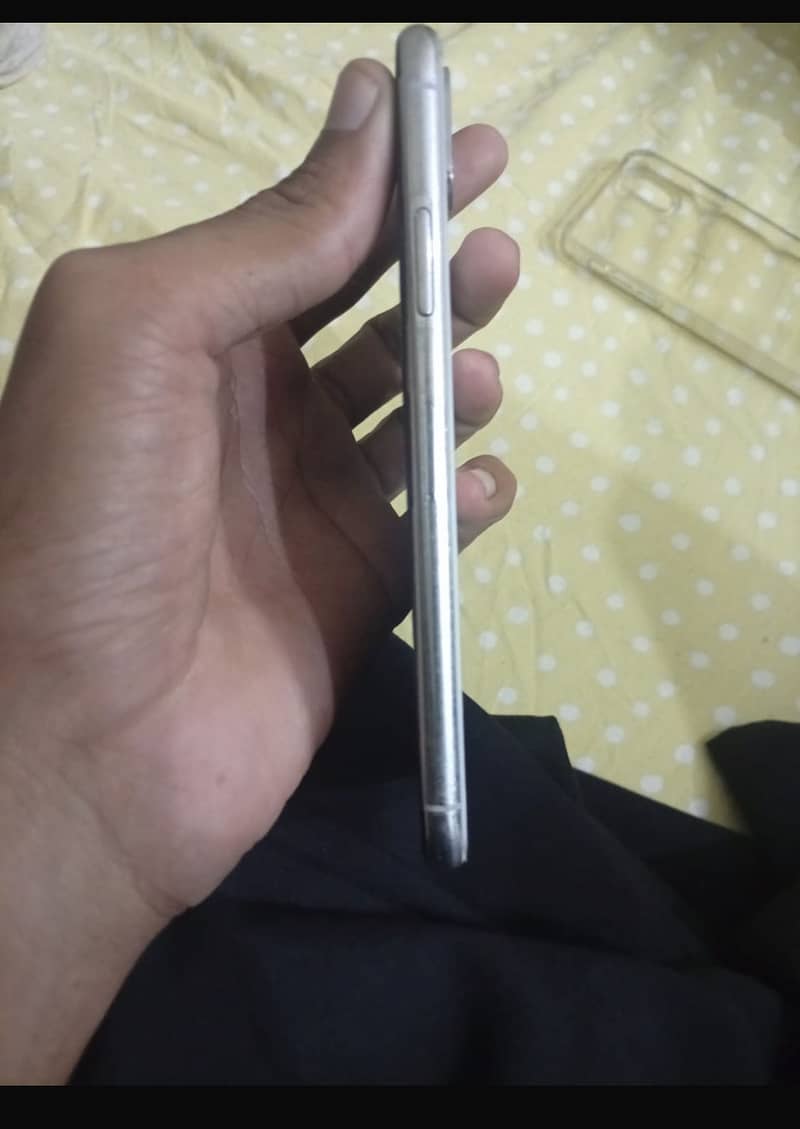 Apple iPhone X 3