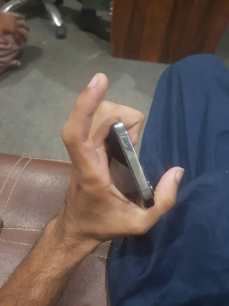 Apple iPhone 13 Pro 2