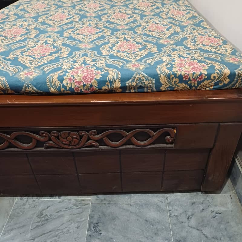 single bed with five seater sofaa 2