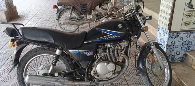 Suzuki GS 150 model 2014