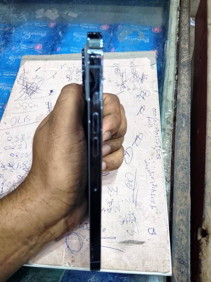 Apple iPhone 13 Pro Max 4