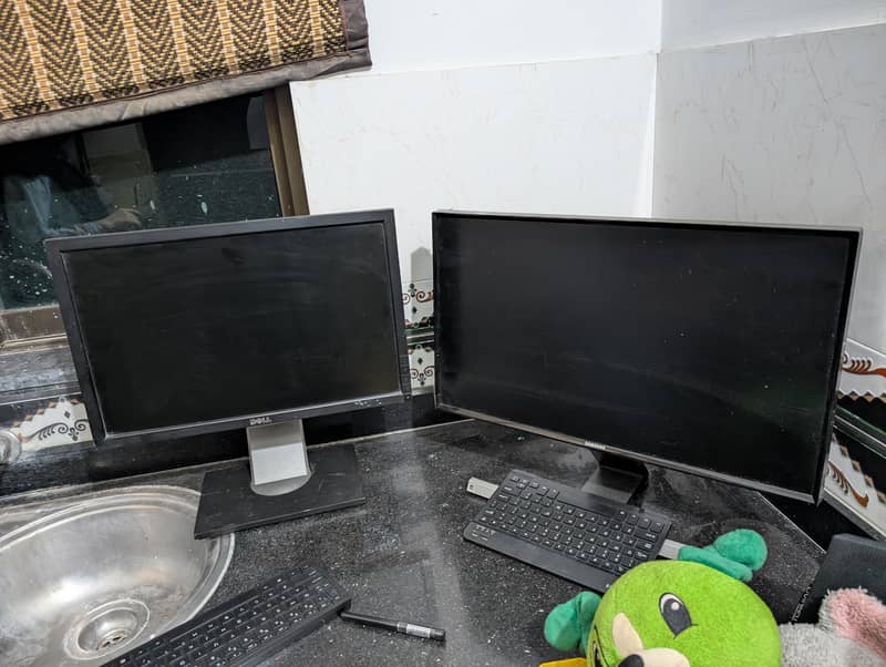 monitors 0