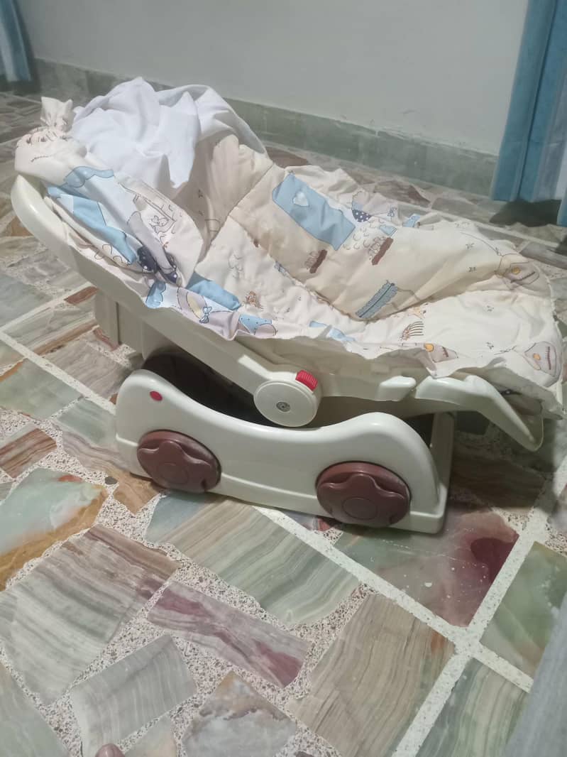 baby cot 2