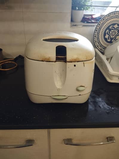 good condition fryer in working condition it is a little used but it's