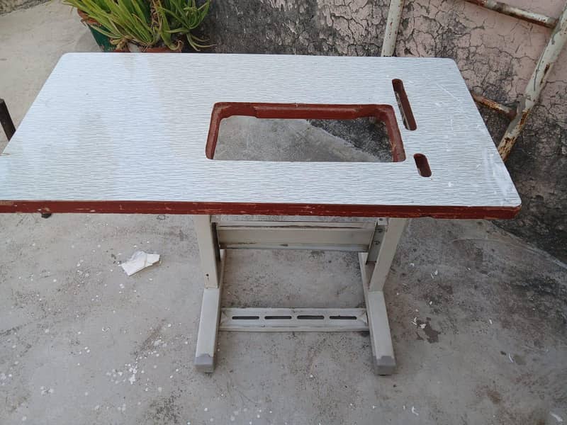 Sewing Machine Table 0