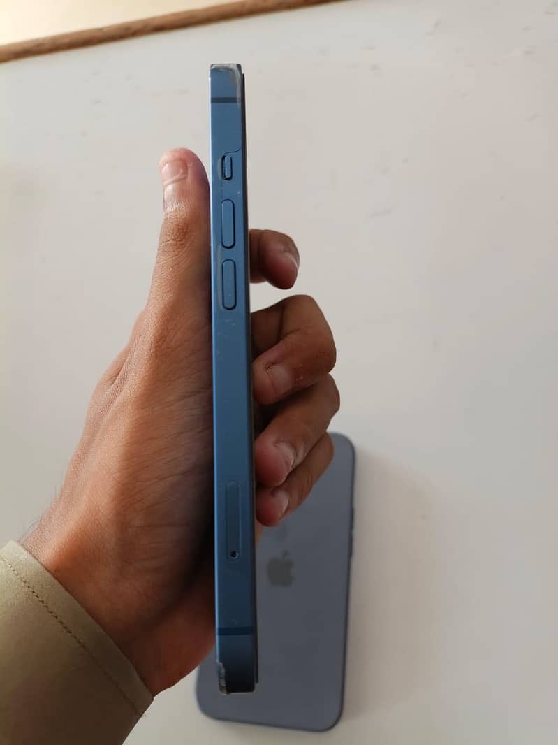 Apple iPhone 13 2