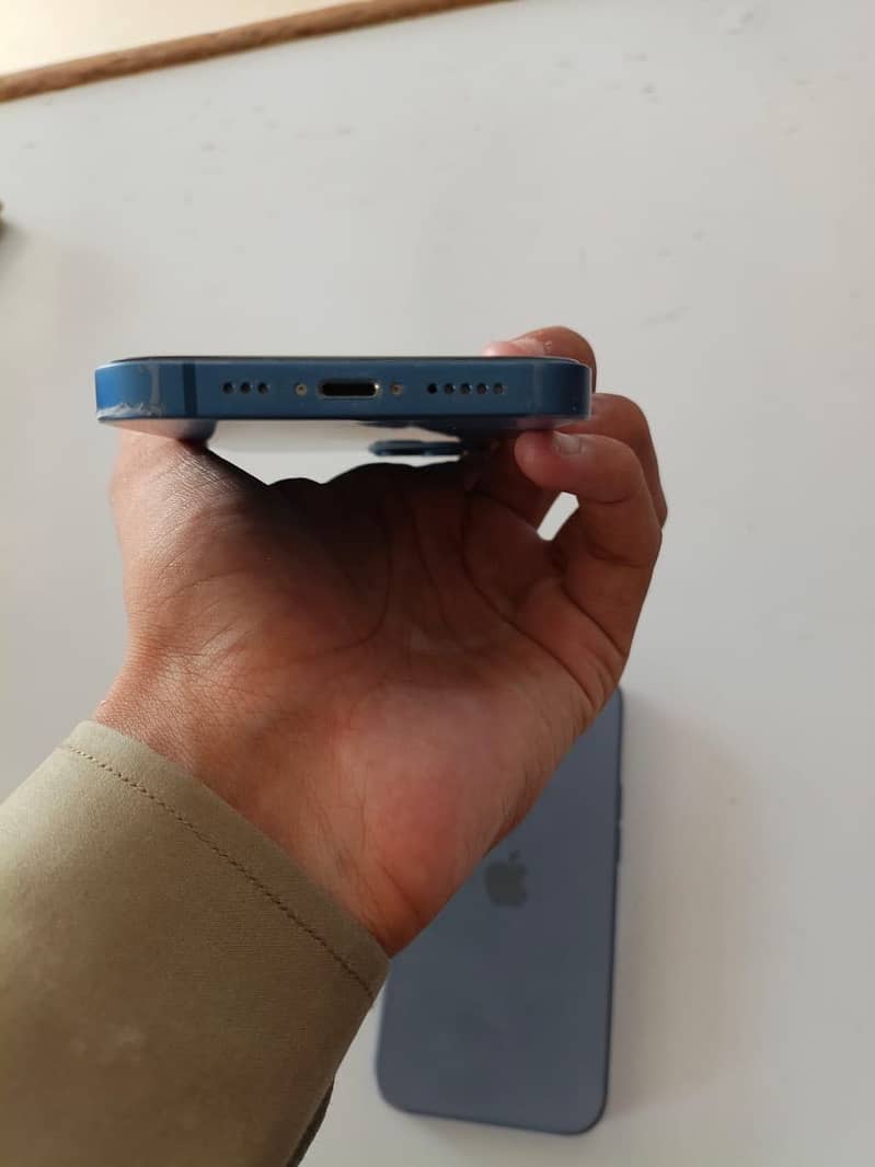 Apple iPhone 13 4