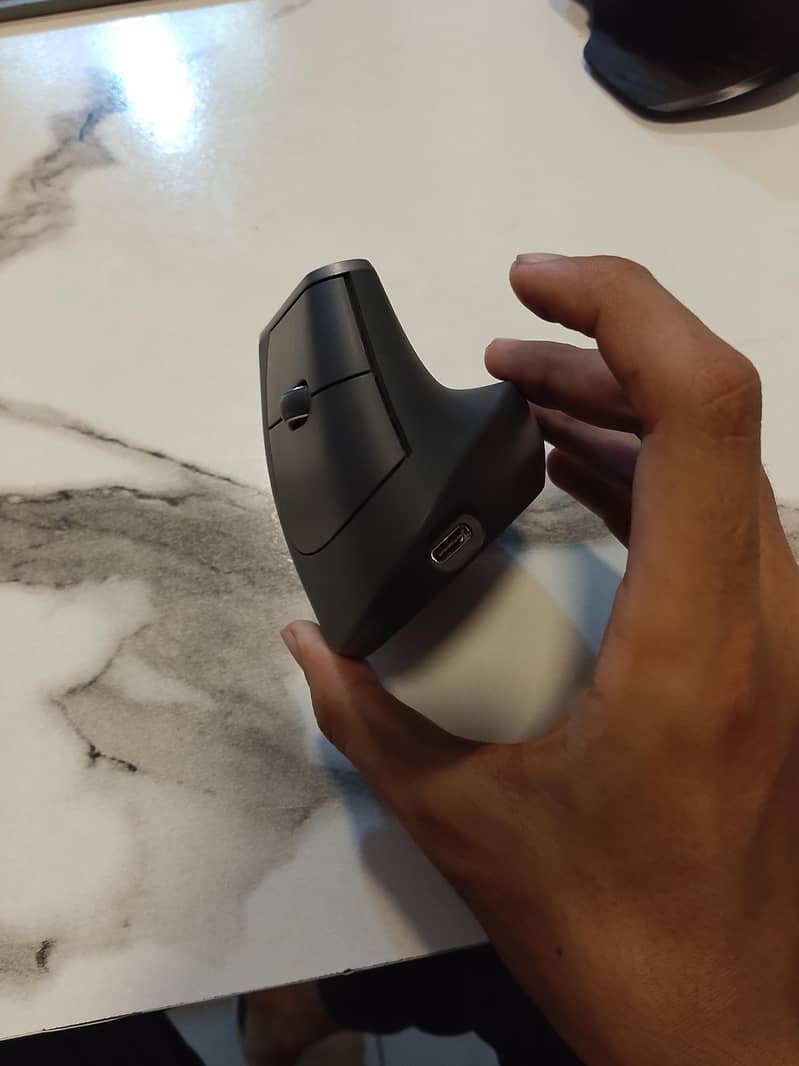 Logitech MX Vertical 2
