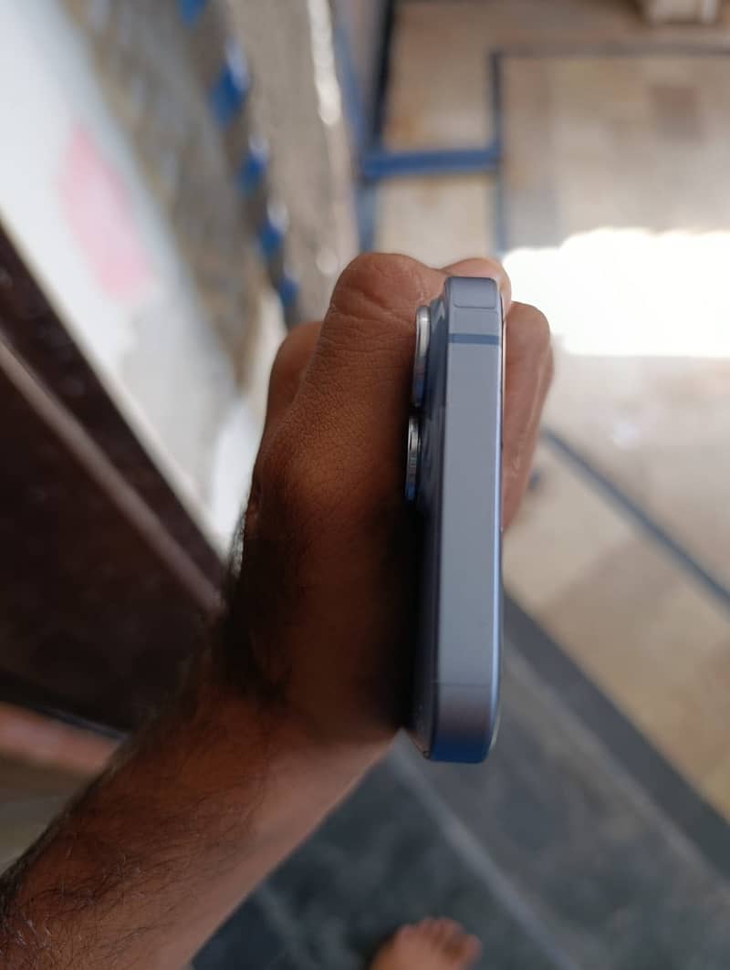 Apple iPhone 14 3