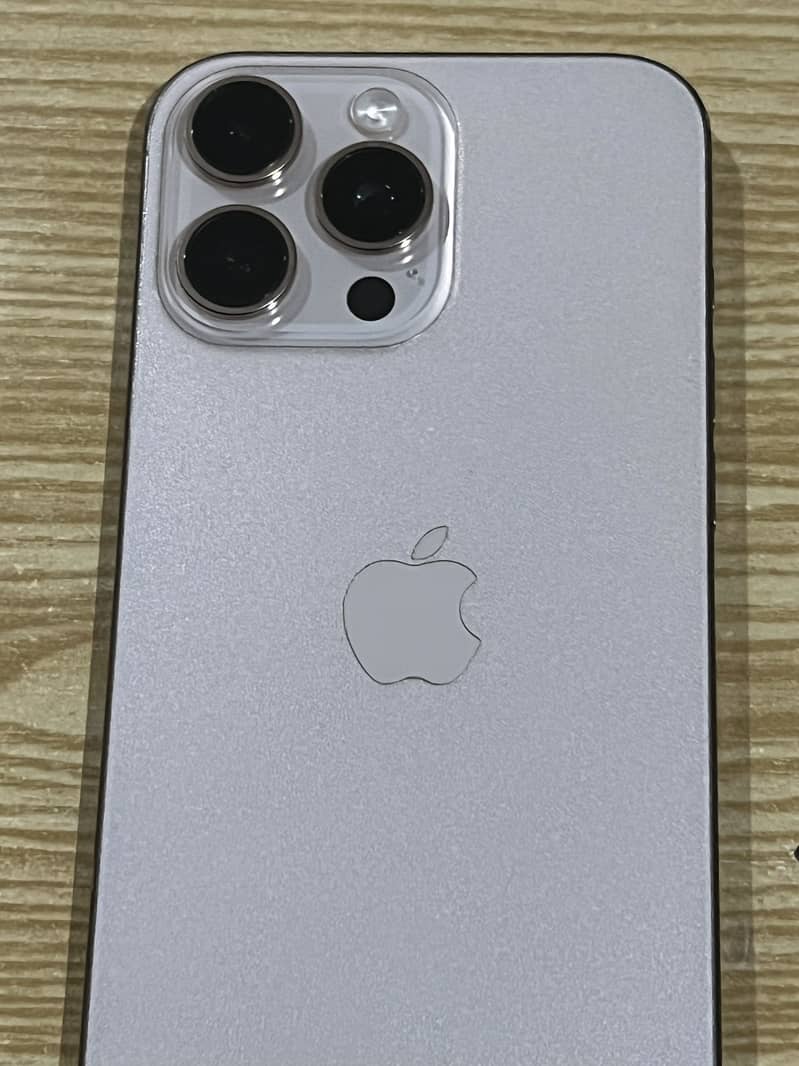 Apple iPhone 16 Pro Max 0