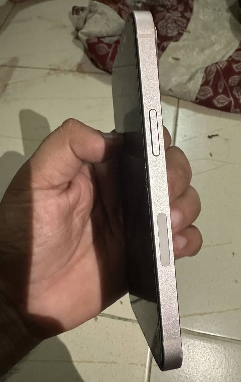 Apple iPhone 13 4