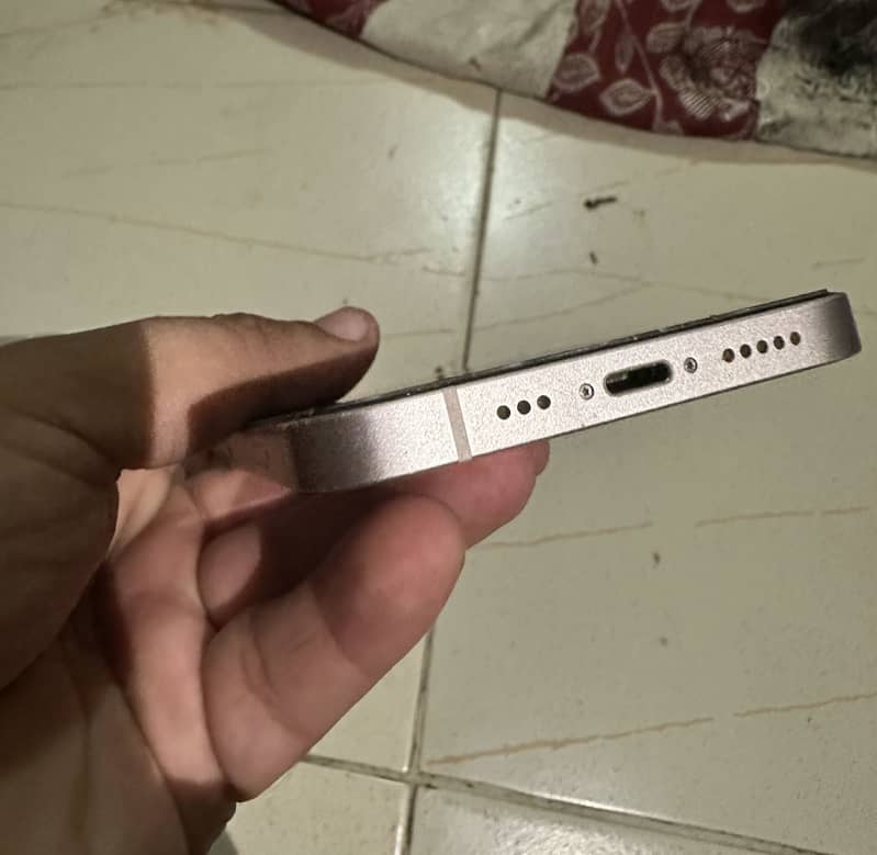 Apple iPhone 13 5