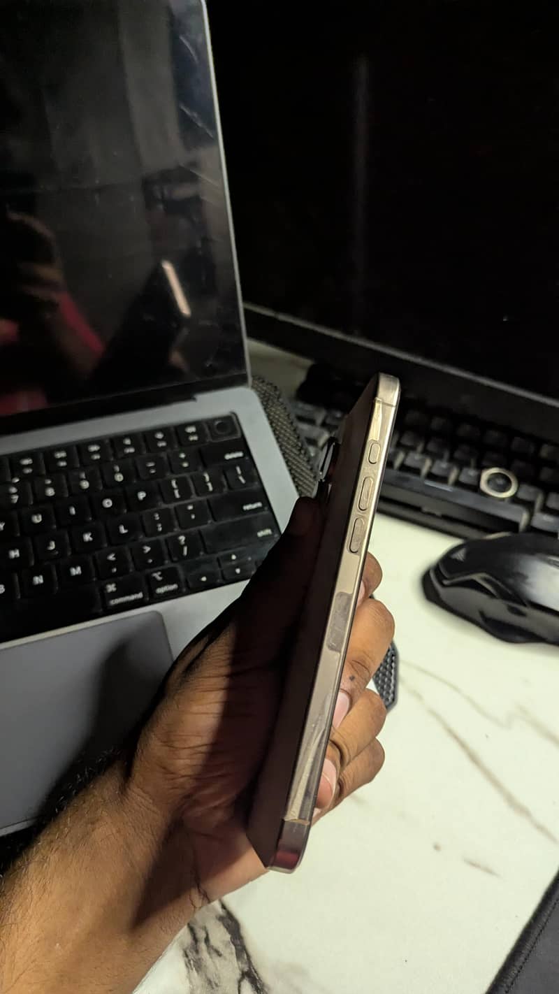 Apple iPhone 16 Pro Max non jv 4