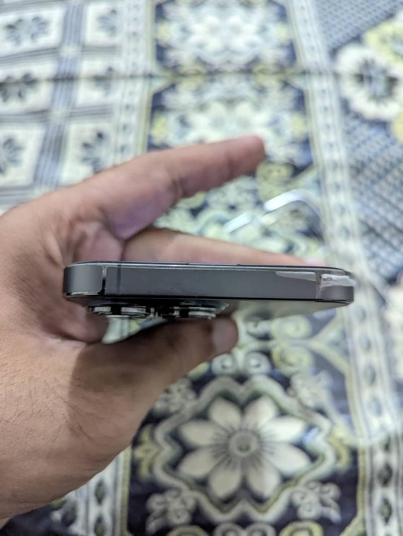 Apple iPhone 13 Pro 2