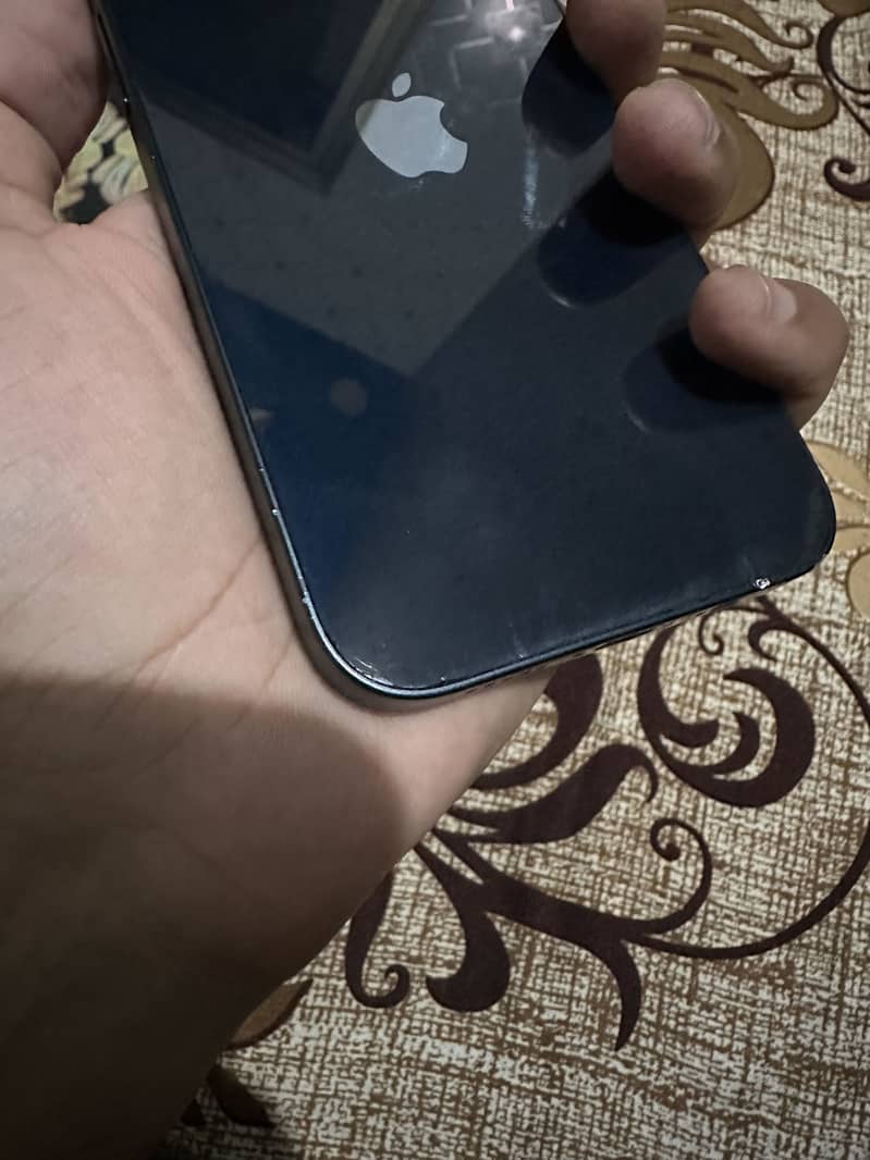 Apple iPhone 13 4