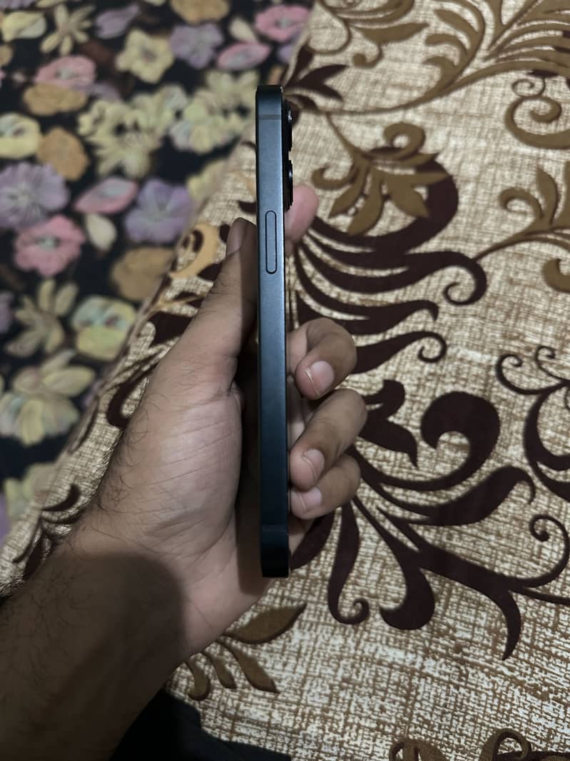 Apple iPhone 13 6