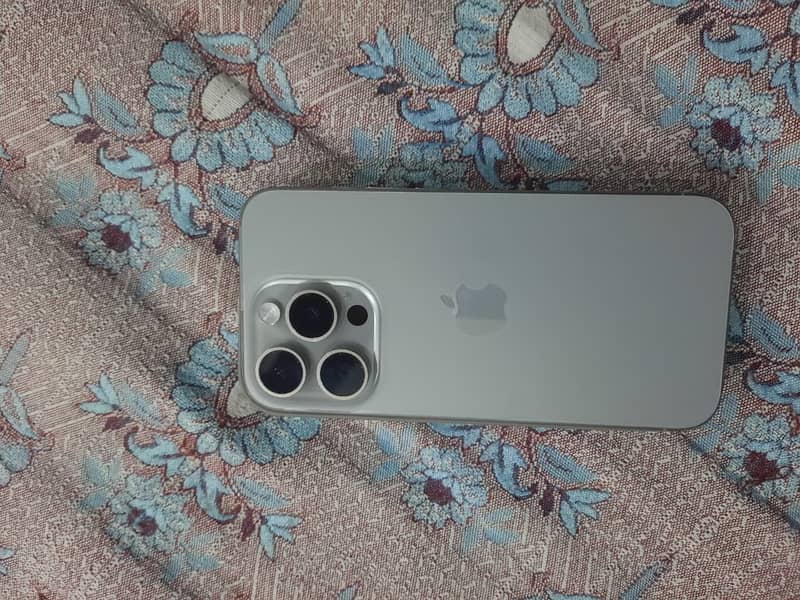 Apple iPhone 15 Pro 0