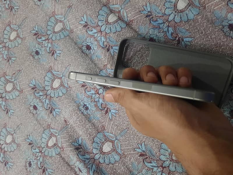 Apple iPhone 15 Pro 1
