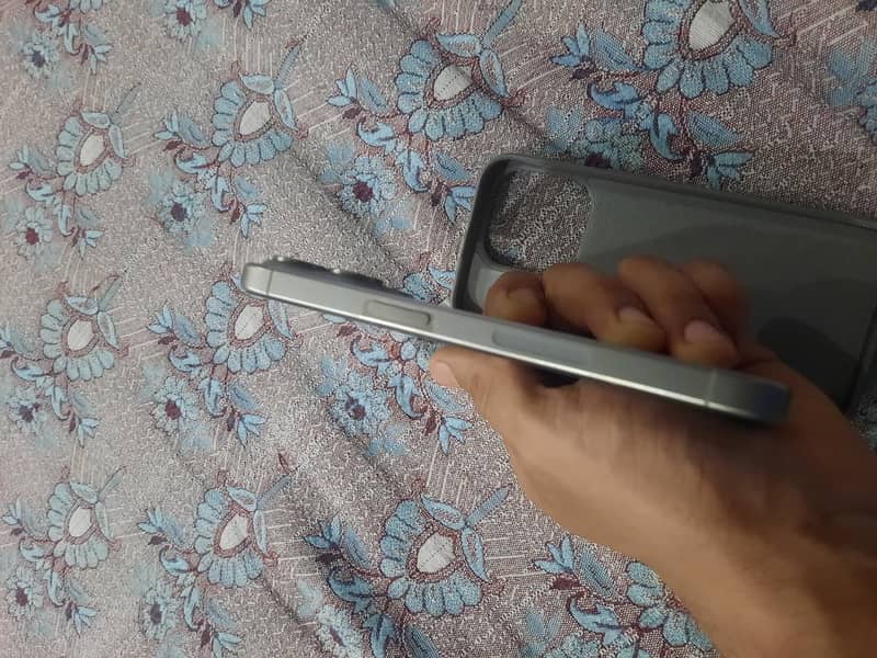 Apple iPhone 15 Pro 2