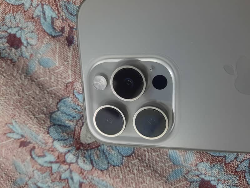 Apple iPhone 15 Pro 3