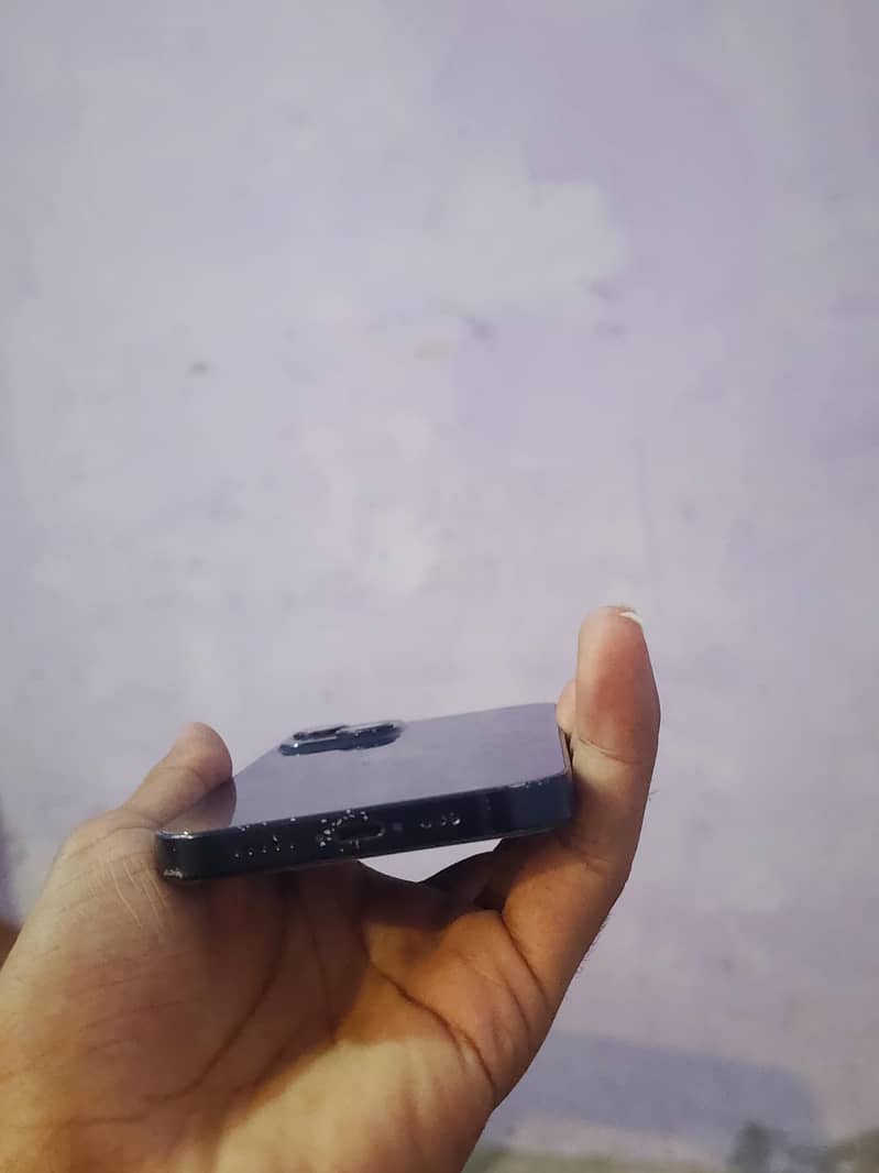 Apple iPhone 13 2