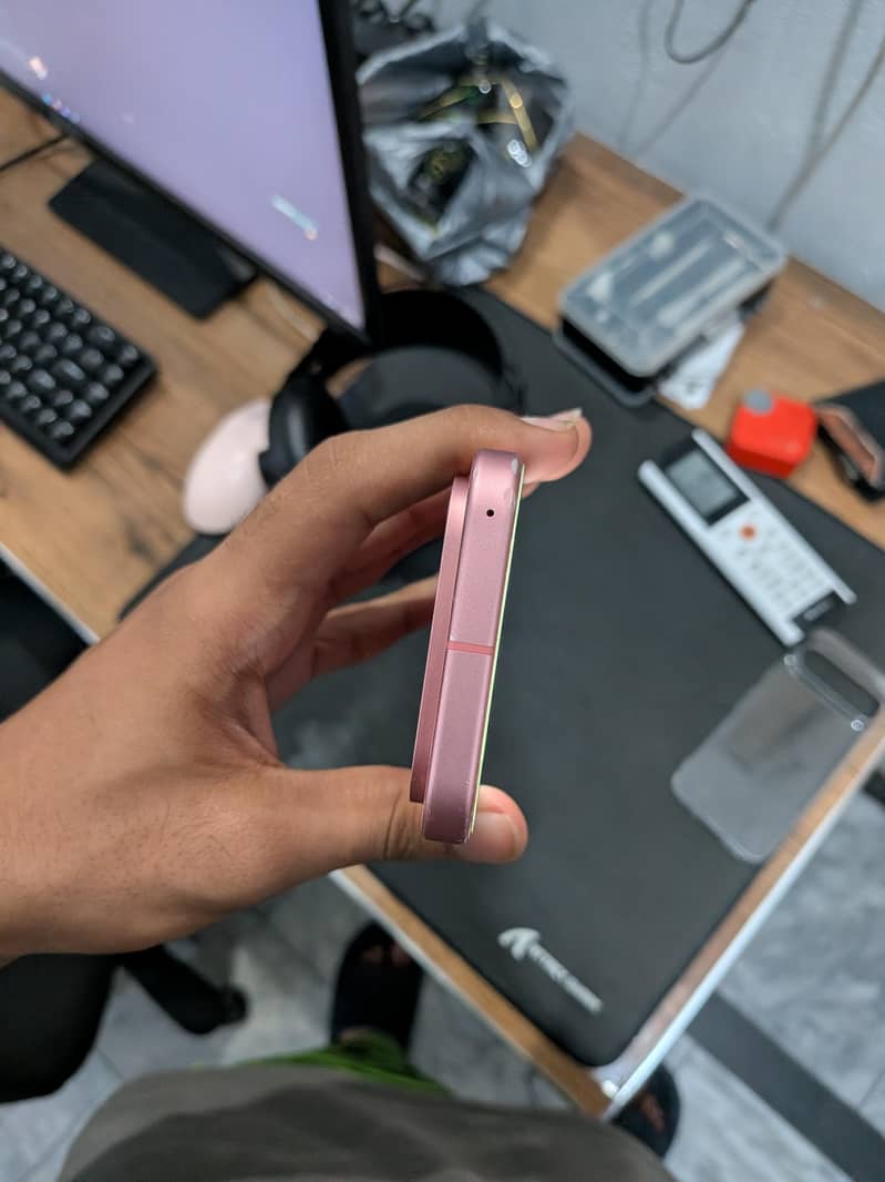 Google Pixel 9 4