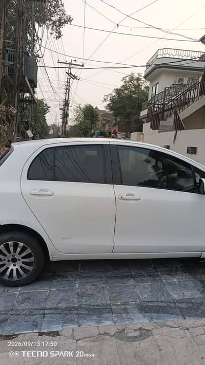 Toyota Vitz 2005 janion 1300 cc ha mary apny name ha