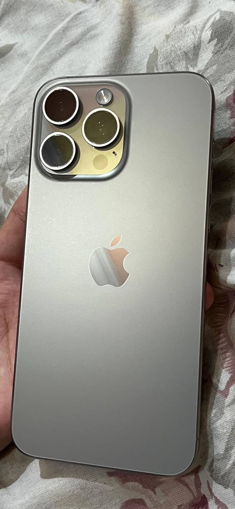 Apple iPhone 15 Pro Max 0