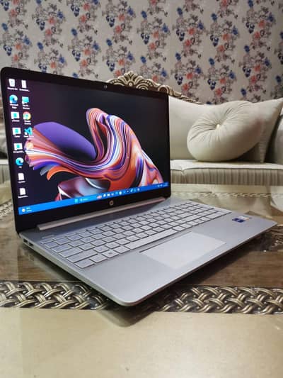 HP 15 S - 9/10 Condition