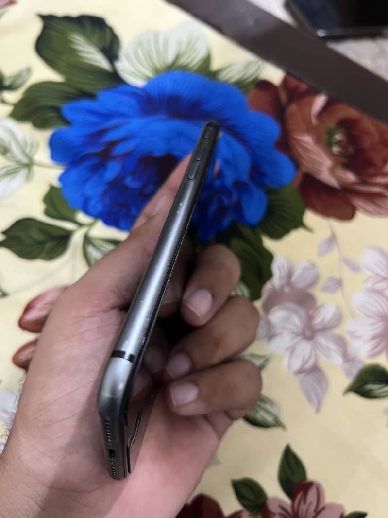Apple iPhone 8 1