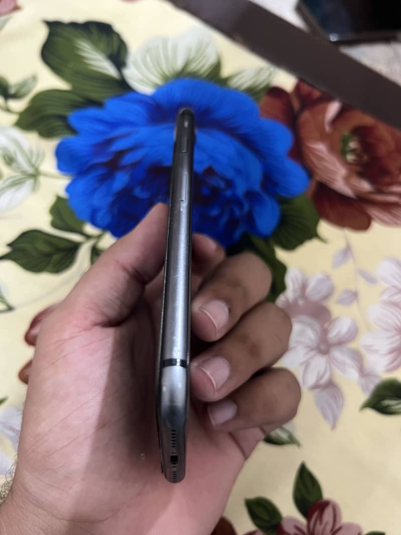 Apple iPhone 8 3