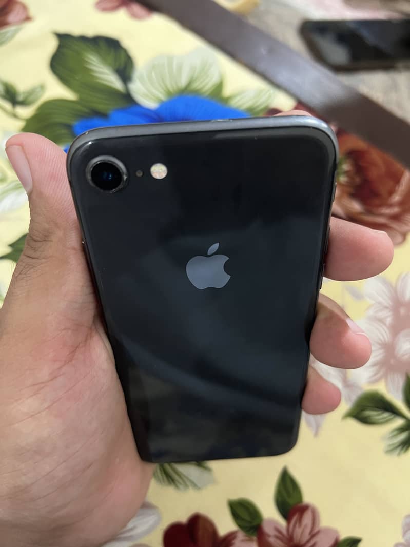Apple iPhone 8 4