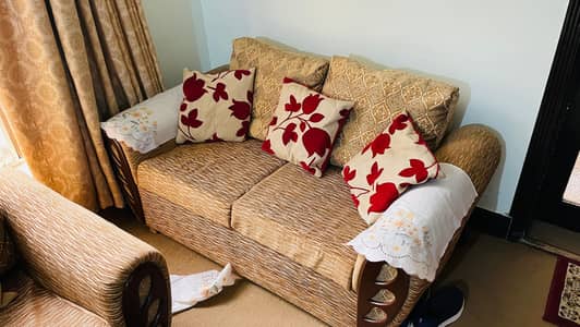 7 seater sofa set with cushions very good condition just like new