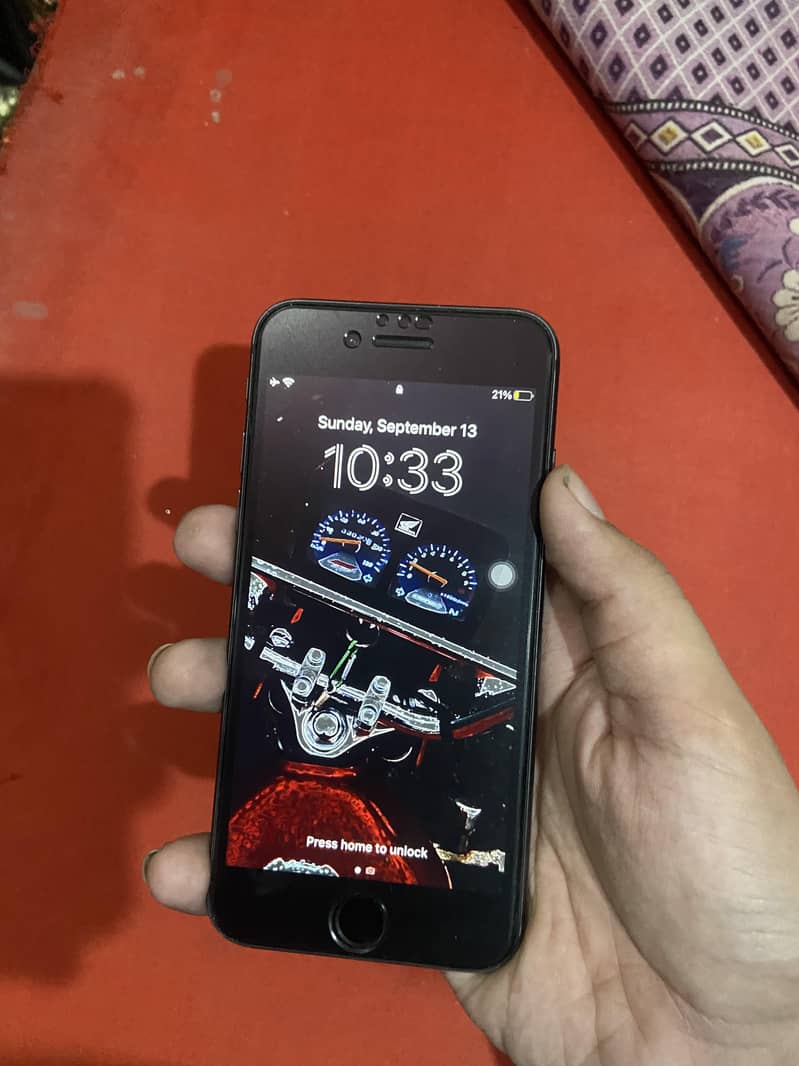 Apple iPhone 8 3