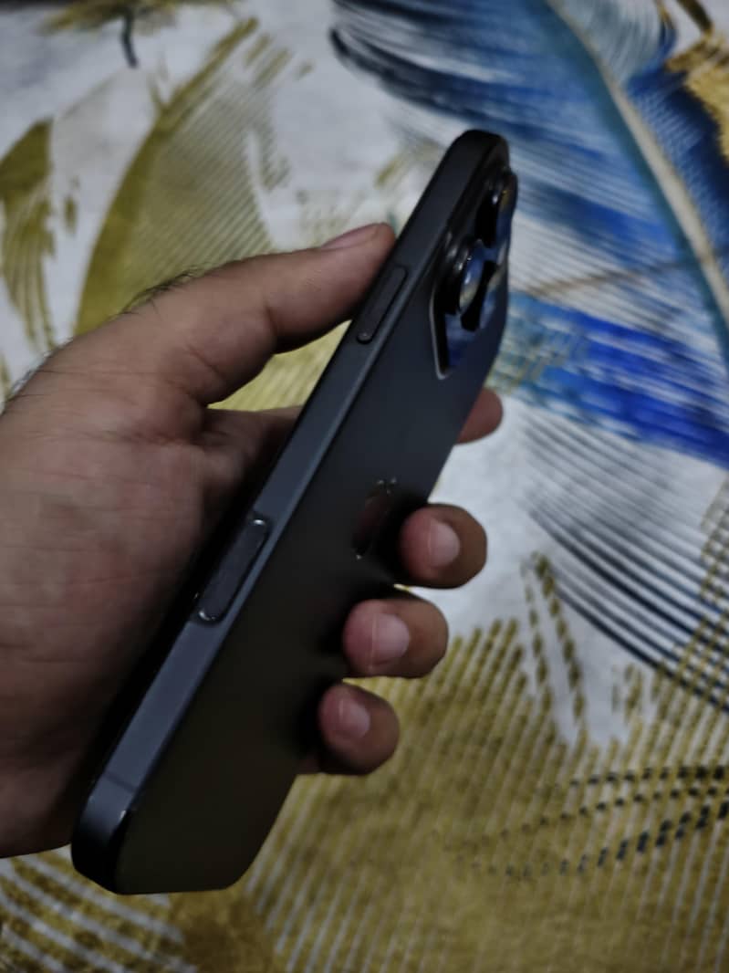 Apple iPhone 16 Pro Max 3