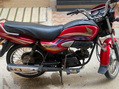 Honda prider very good condition contact 03428334990